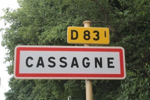 Panneau indicateur à l'entrée de Cassagne